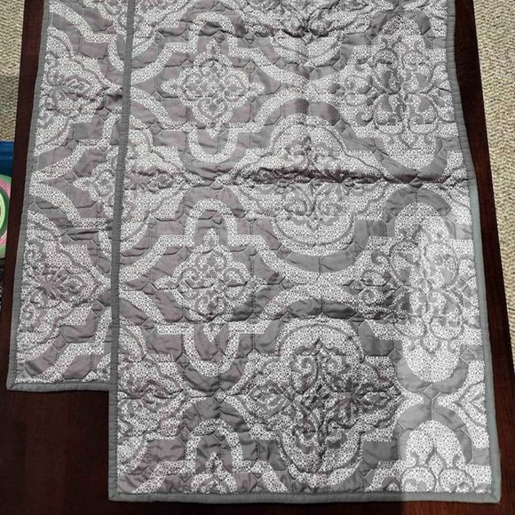 2 Brand New King Size Grey and White Pillow Shams - Picture 3 of 4